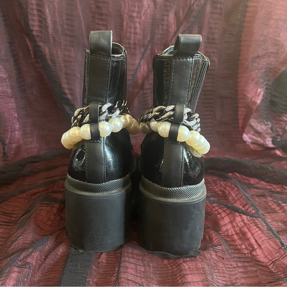 Betsey Johnson Lug Sole Patent Boots with Chain and Pearl Detail - Size 6.5 - Picture 4 of 10